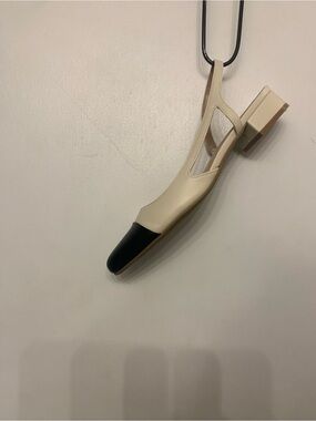 Cream and Black Slingback Block Heel Pump
